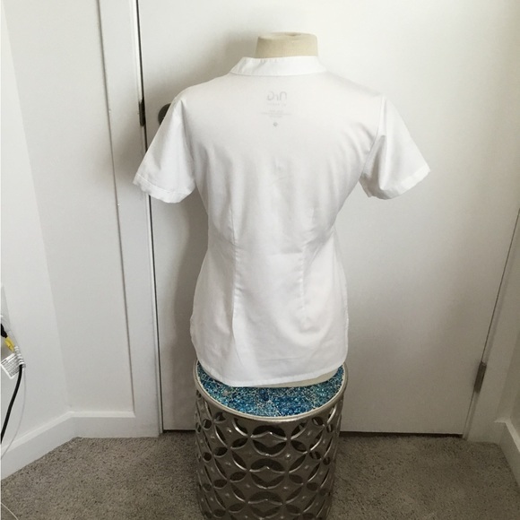 NRG By Barco White Scrub Top Size Small $ 25 - Picture 6 of 9